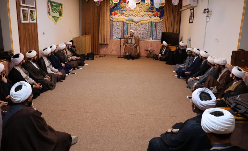 جلسه صمیمی مدیریت با دانش پژوهان