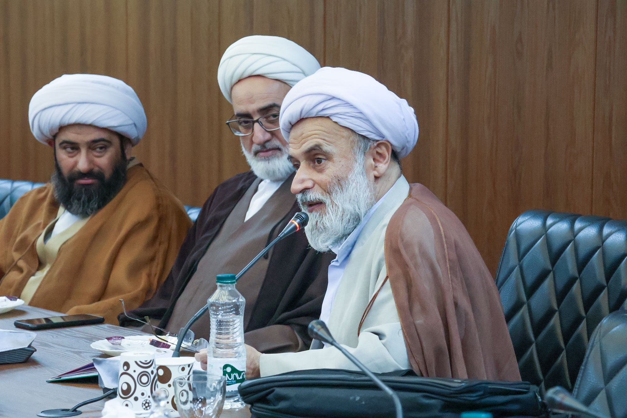 نشست هم اندیشی اساتید