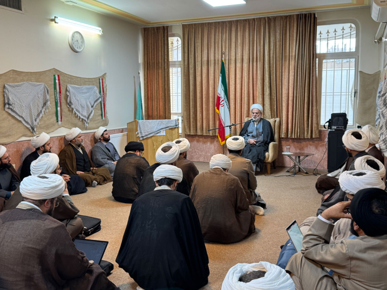 نماینده رهبری در استان کردستان: سلوک اخلاقی مردان خدا، دعوت به دین با رفتار بوده است