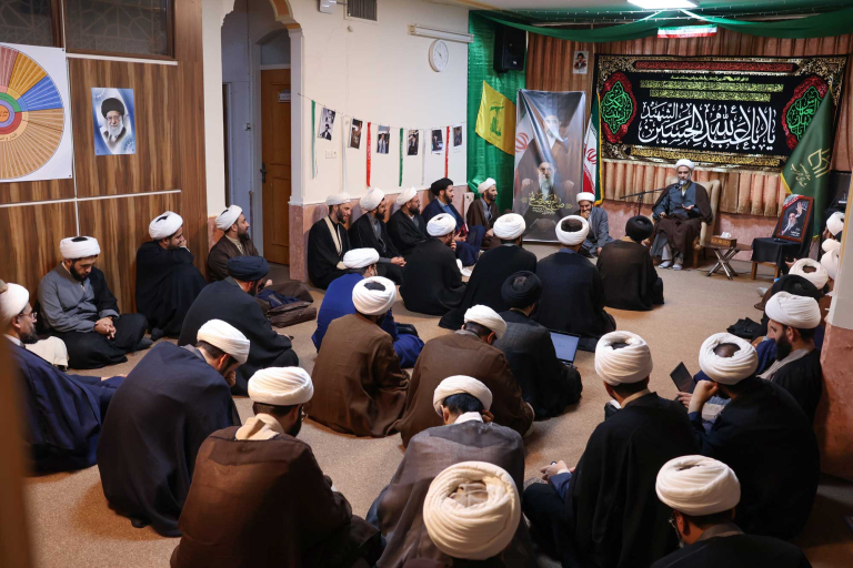 جلسه صمیمی مدیر مرکز با دانش پژوهان