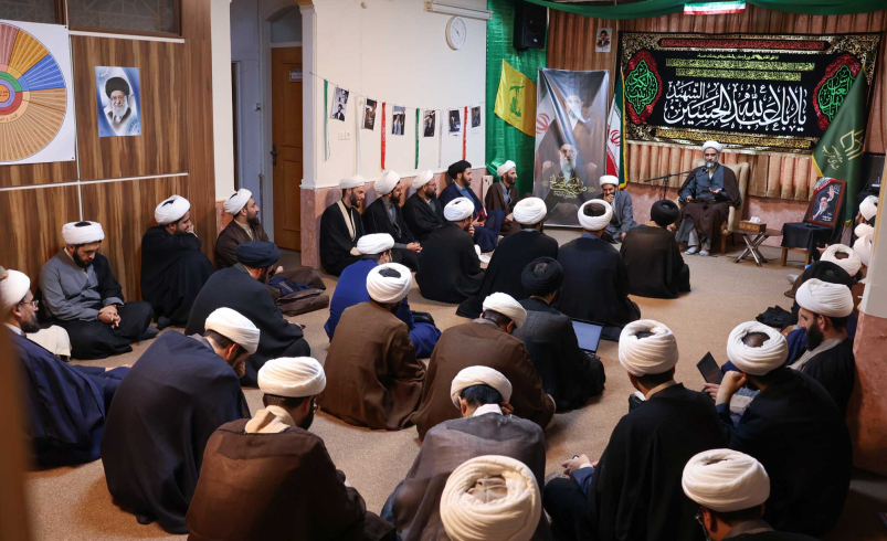 جلسه صمیمی مدیر مرکز با دانش پژوهان