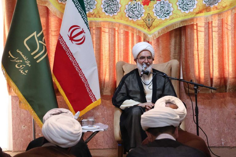 گزارش تصویری نشست صمیمی حجت الاسلام والمسلمین حاج علی اکبری
