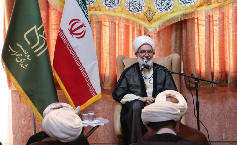 گزارش تصویری نشست صمیمی حجت الاسلام والمسلمین حاج علی اکبری