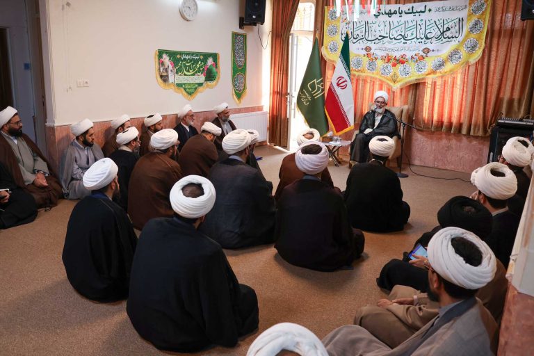نشست صمیمی حجت الاسلام والمسلمین حاج علی اکبری با دانش پژوهان