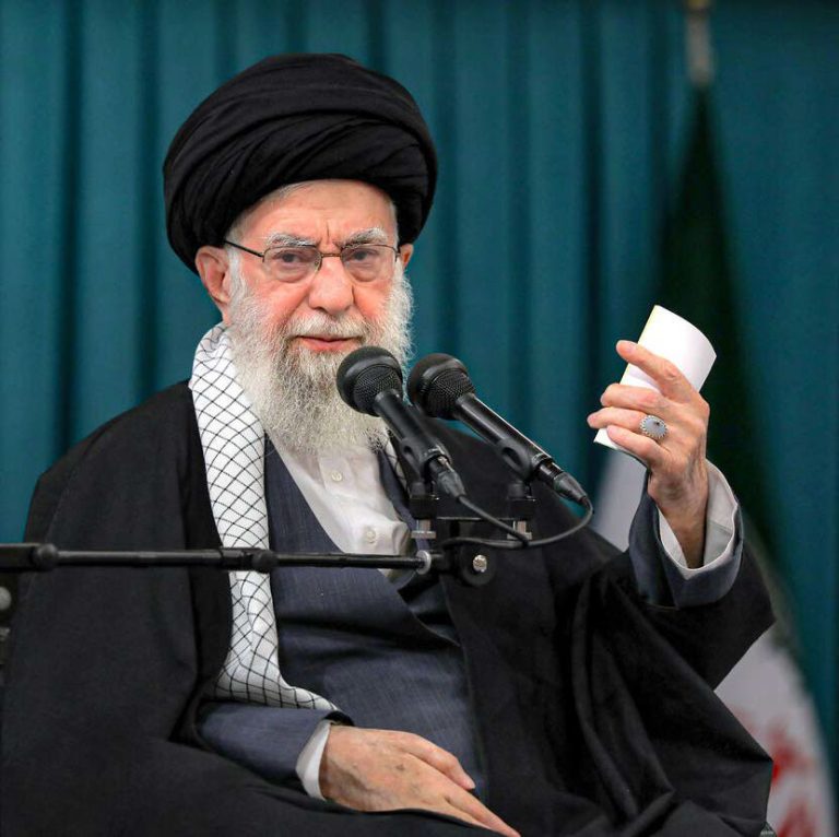 آرمان گرایی و واقع بینی، بر پایه دیدگاه های امام شهید «حضرت آیت اللّه العظمی خامنه ای ره»