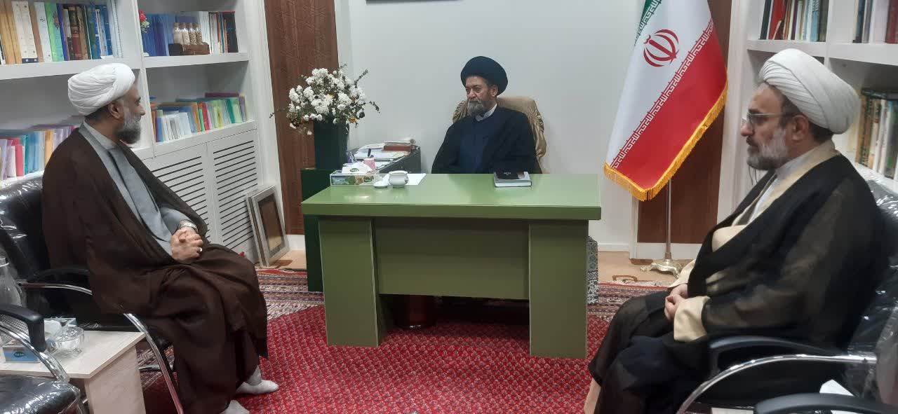 دیدار مدیر مرکز تخصصی شهدای محراب با نماینده ولی‌فقیه در اردبیل